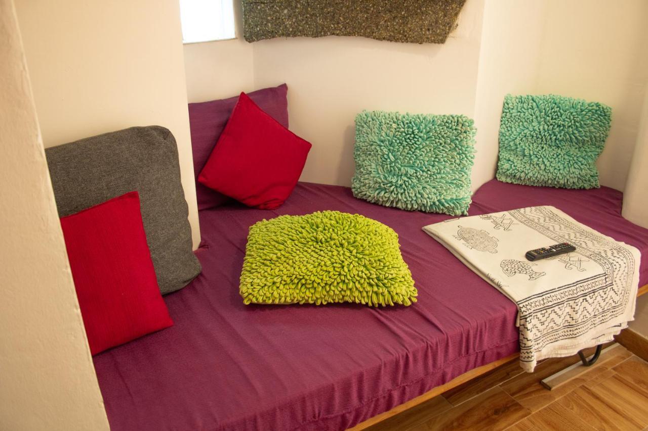 Malaguena Salerosa "Apartamento - Estudio Con Terraza" En Casa Tipica De 1 A 4 Dormitorios Malaga Exterior photo